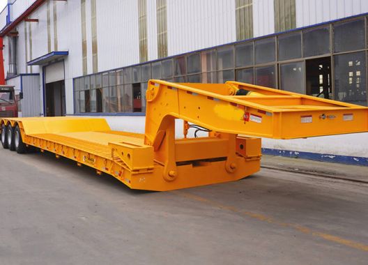 Detachable gooseneck low-bed semi-trailer