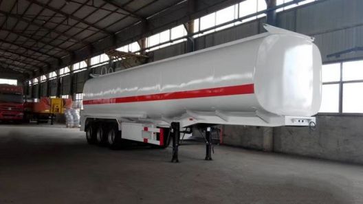 Three-axle fuel transport semi-trailer